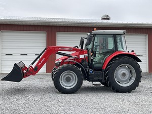 2018 Massey Ferguson 5712S 4WD Equipo agrícola de alto rendimiento Tractor eficiente Motor de rodamiento de bajas horas Engranaje del motor - Product Image 2