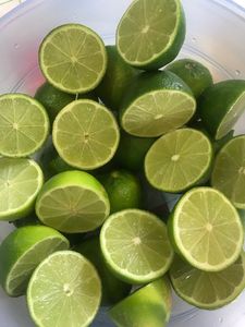 Citron vert sans pépins frais en vrac, fruit vert mûr naturel, haute qualité, exportateur vietnamien, goût aigre, durée de conservation de 12 mois - Product Image 3