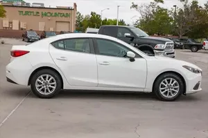2016 MAZDA 3i Sport AWD เครื่องยนต์เทอร์โบเบาะหนังสีดำภายในพวงมาลัยซ้าย - Product Image 2