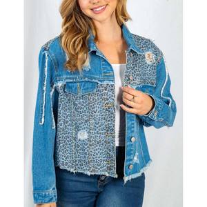 Veste d'université en détresse personnalisable pour femmes, imprimé léopard, ourlet effiloché, design déchiré, veste en jean décontractée en coton respirant - Product Image 6