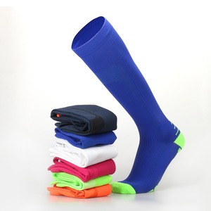 Alta calidad 100% algodón diseñador moda deportes personalizados hombres calcetines con logotipo en diferentes colores mujeres Casual dibujos animados algodón - Product Image 2