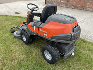 Achetez une nouvelle tondeuse autoportée Husqvarna R420TsX AWD avec une plateforme de coupe avant de 122 cm - Product Image 5
