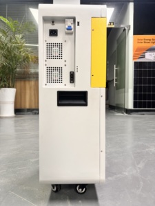 Sistema di accumulo energetico all-in-one 7.68kWh 25.6V con batteria LiFePO4 e inverter da 3.6kW per casa e energia solare - Product Image 3