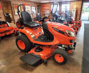 Tractor de Ruedas Kubota GR2120 4WD de 70HP con Bomba y Caja de Cambios - Product Image 4