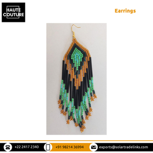 Gran fabricante indio que vende pendientes de cuentas de tubo largo con borlas negras y doradas de calidad incomparable para uso informal y al aire libre - Product Image 6