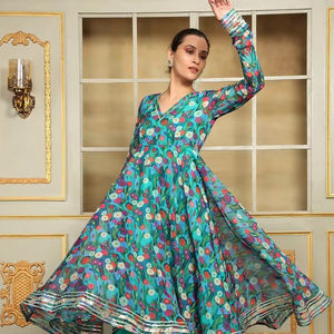 SAADGI PHULWARI ANARKALI SET Mujeres Floral Print Flared Kurta Set Mujeres Organza Kurta Pant Dupatta Set - Product Image 1