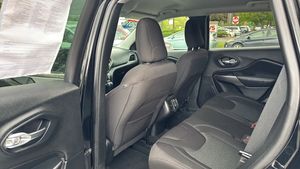 JEEP CHEROKEE Latitude Sport Utility 4D automatique 2019 - Product Image 6