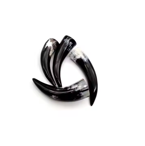 Corne à boire viking en corne de buffle 100% naturelle et écologique pour bière et vin, design moderne, faite à la main, taille personnalisable, Saniya - Product Image 1