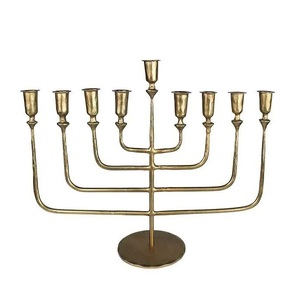 Chandelier Menorah à branches multiples en aluminium nickelé élégant pour les fêtes, design classique traditionnel, décoration d'intérieur - Product Image 1