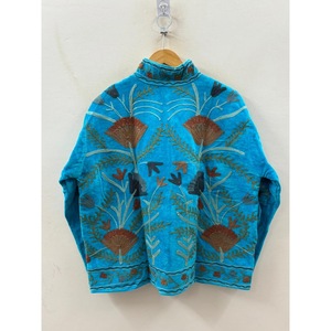 Veste en velours Gulbadan Aegean brodée à la main, réversible, motif floral Suzani, bleu océan, saison automne/printemps, rembourrage en coton, logo en fourrure - Product Image 3