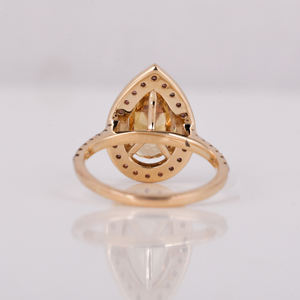 Anillo de compromiso chapado en oro de 14KT, piedra de acento glamuroso, corte de pera amarilla, Diamante cultivado en laboratorio, ajuste de Halo de diamante Rosa clásico IGI - Product Image 4