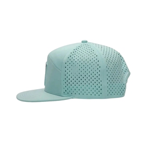 Casquettes de golf imperméables et respirantes, fabriquées directement en usine, avec trous découpés au laser, séchage rapide, performance, 7 panneaux, avec logo en caoutchouc personnalisé - Product Image 4