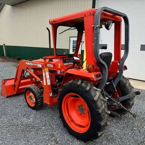 Utilizado para Tractor de Ruedas L2350 4x4, Cargador LB400 con Motor de 50-90HP, Peso de 500kg, Más de 50000 Horas, Origen Francia - Product Image 1