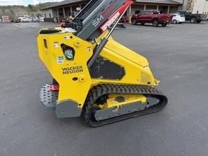 เครื่องจักรก่อสร้างขนาดกะทัดรัด JCB SM120 มินิสกิดสเตียร์ลอร์เดอร์ รถตักตีนตะขาบ บุ้งกี๋ขนาด 0.45 ลูกบาศก์เมตร เครื่องยนต์ดีเซล 75 กิโลวัตต์ รับประกัน 3 ปี - Product Image 2