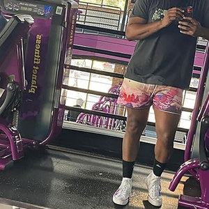 Shorts de Verano con Estampado Gráfico a la Moda, Diseño Gráfico Atractivo, Tela Ligera y Suave, Ideal para un Estilo Moderno - Product Image 3