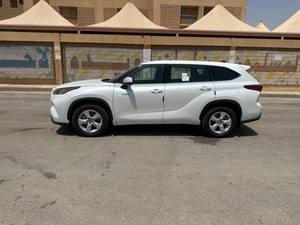 Highlander GCC 2022, SUV d'occasion, boîte automatique, moteur atmosphérique, capacité supérieure à 8L, transmission intégrale, cuir, hybride essence léger, ACC, R21 - Product Image 6