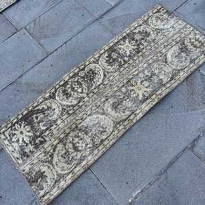 1.5x4 ft Vintage Rug, Rug, <b>Brown</b> Bordered Rug <b>Wool</b> - Product Image 2