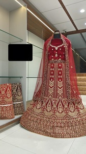 Vêtements et accessoires de la meilleure qualité Lehenga Choli en velours avec dupatta Lehenga à broderies lourdes pour femme en provenance d'Inde - Product Image 3