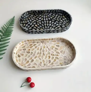 Elegante bandeja ovalada de MDF con incrustaciones de nácar, bandeja decorativa para servir para sala de estar, baño y comedor hecha en Vietnam - Product Image 5