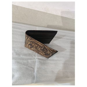 Cartera de Cuero Marrón Claro Suave Unisex de Primera Calidad con Diseño Floral Grabado a Mano, Logotipo Personalizado, Múltiples Bolsillos - Gran Venta en India - Product Image 2