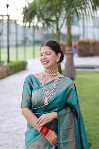 Saree en soie douce Banarasi avec riche pallu et chemisier pièces mode femme fournisseur en gros usine - Product Image 4