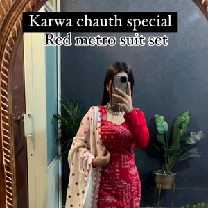 Top en soie romaine de vêtements de mariage de créateur traditionnel avec bordure de travail coupée en bas Dupatta avec broderie de séquence lourde - Product Image 4