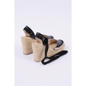 Alpargata cerrada con tacón de cuña alto - Product Image 5