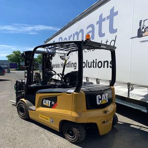 Achetez des chariots élévateurs électriques CAT série EP, conçus pour un fonctionnement fluide, une longue autonomie et des composants de qualité supérieure. - Product Image 1