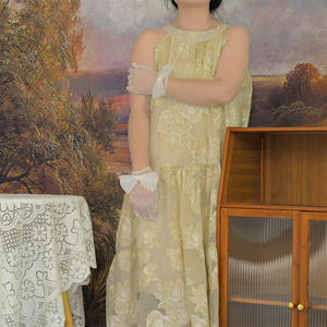 Gants courts Bridella OG37 en perles et en résille, style sans doigts, doux et flexibles pour mariages, bals de promo et événements formels - Product Image 5