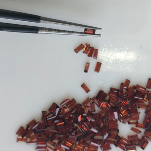 พลอยโกเมนสีแดงธรรมชาติ 3.5x1.5 มม. ทรงบาแกตต์ คุณภาพดีที่สุด สำหรับทำเครื่องประดับ - Product Image 2