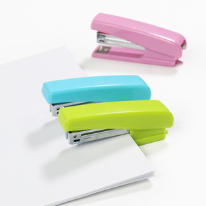 #10 Stapler bao gồm 3 loại màu sắc No.10 <span class=keywords><strong>mini</strong></span> văn phòng Máy tính để bàn <span class=keywords><strong>staplers</strong></span> - Product Image 3