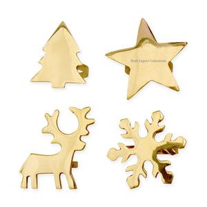 Quatre ronds de serviette en métal doré de conception différente pour le dîner et la décoration de table de Noël Porte-serviettes personnalisés - Product Image 1