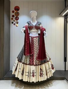 Lehenga Choli Tradicional de Navratri para Mujer, Vibrante Conjunto de Chaniya Choli, Ropa Étnica India, Algodón Khadi Puro, Trabajo Aari Elaborado - Product Image 5
