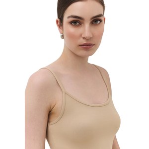 Top Deportivo Informal Hecho de Tela de Lona Resistente - Product Image 4