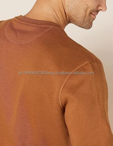 Sudaderas de cuello redondo con logotipo personalizado para hombre, material cálido, forro polar de algodón 450 GSM, OEM, fabricado en Pakistán por The Hoop Up Gears - Product Image 5