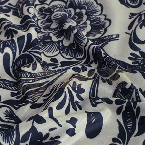 T-shirt en polyester à séchage rapide personnalisé, vêtements de sport confortables et surdimensionnés avec impression intégrale, conception par sublimation, tissu en toile à col rond - Product Image 6