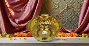 Bol et pot de fleurs traditionnels en laiton Urli fabriqués à la main de concepteur de 10 pouces pour la décoration intérieure pour les ustensiles de table de mariage - Product Image 3