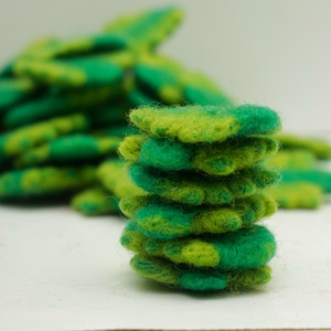 Créations festives d'arbre de Noël en feutre: délices fabriqués pour la décoration intérieure et les objets de collection ludiques - Product Image 4