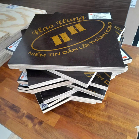 Best Price Eco-Friendly First-Class Grade 4X8 Black Film Faced Rubber Core Plywood Sheet 15/18mm Thickness E1 Indoor Use
