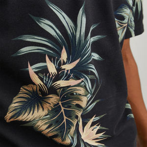 เสื้อยืดผู้ชายแบบสปอร์ตพิมพ์ลายโลโก้ตามสั่ง ผลิตจำนวนมาก แห้งเร็ว ผ้าโพลีเอสเตอร์ผสมคอตตอน 100% สำหรับใส่ลำลอง หรือเล่นกีฬา แบบเปล่าสำหรับสกรีนลาย - Product Image 2