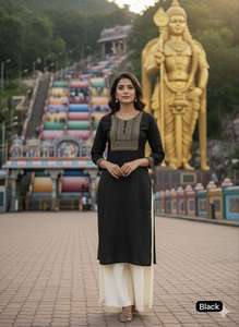 ชุดเซ็ตแฟชั่นทันสมัยปี 2025 ของ Maruti  ผ้าเรยอนสุดฮิต  ชุดเสื้อและกางเกงทรงพลาโซ  งานปักลายสวยงาม  สำหรับผู้หญิง - Product Image 2