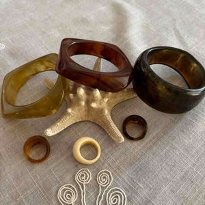 กำไลและสร้อยข้อมือเรซิ่นสำหรับผู้หญิง คอลเลคชั่นใหม่ เครื่องประดับสไตล์นางฟ้าสำหรับงานปาร์ตี้และงานแต่งงาน คุณภาพสูง - Product Image 1