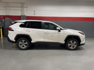 Toyota RAV4 XLE V4 2.5L FWD 2025 Usado en Buen Estado - Product Image 3