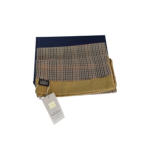 Écharpe/châle en laine double face à motif pied-de-poule marron, noir et beige, longue, avec cuir PU, dans un coffret cadeau - Product Image 6