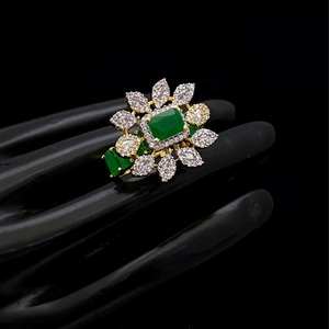 Anillo ajustable con acabado blanco y dorado de la mejor calidad a la moda con clase para función y colección de ropa de boda para fiesta para mujer - Product Image 1