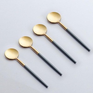 Juego de cubiertos reutilizables ecológicos de acero inoxidable portátil personalizado, cuchara con mango de resina POM con logotipo láser pulido mate para bodas - Product Image 3