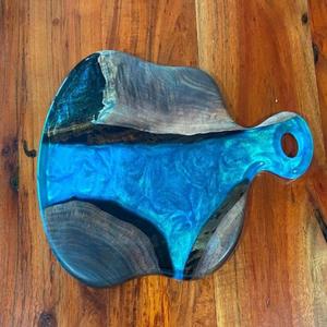 Resin chopping board with ocean tone resin pattern handmade for professional <b>chefs</b> and home kitchens serving multiple <b>dishes</b> - Product Image 6