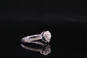 Anillo Unisex de Lujo con Corte de Tablero de Ajedrez de Moissanita, Oro Amarillo y Plata 925 - Product Image 2