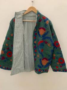 TNT Veste brodée Suzani faite à la main Veste courte en velours avec broderie florale Bomber Suzani Veste pour femmes - Product Image 3