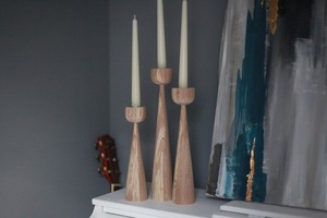 Ensemble de bougeoirs en bois pour décorations de Noël, design contemporain artisanal, bougeoir pour bougie pilier - Product Image 5